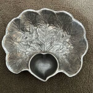 VINTAGE WILTON ARMETALE VEGGIE & CHIP & DIP DISH CABBAGE LEAF DESIGN